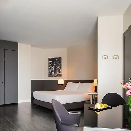 The Nicolaus 4* Bari